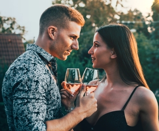 Flirting Tips for Dating Site Matches: What Works and What Doesn't 